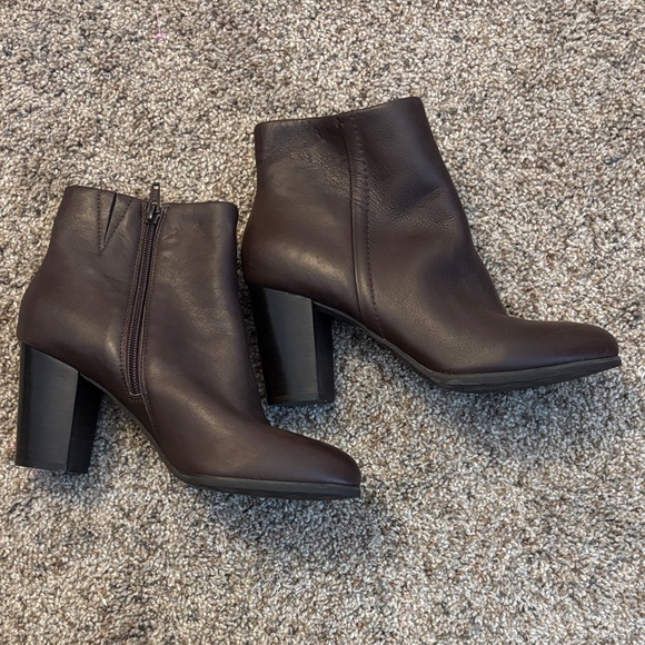 Vionic Dark Brown Kennedy Ankle Heeled Booties Size 8 - Picture 3 of 7